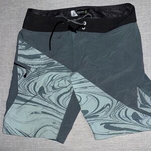 Volcom Men's Black and Gray Board Shorts